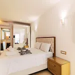 Mythica Luxury 겐나디