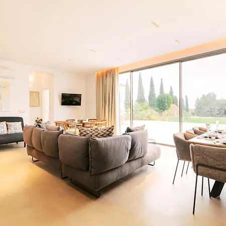 Mythica Luxury