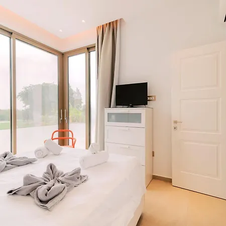 Mythica Luxury * Γεννάδι